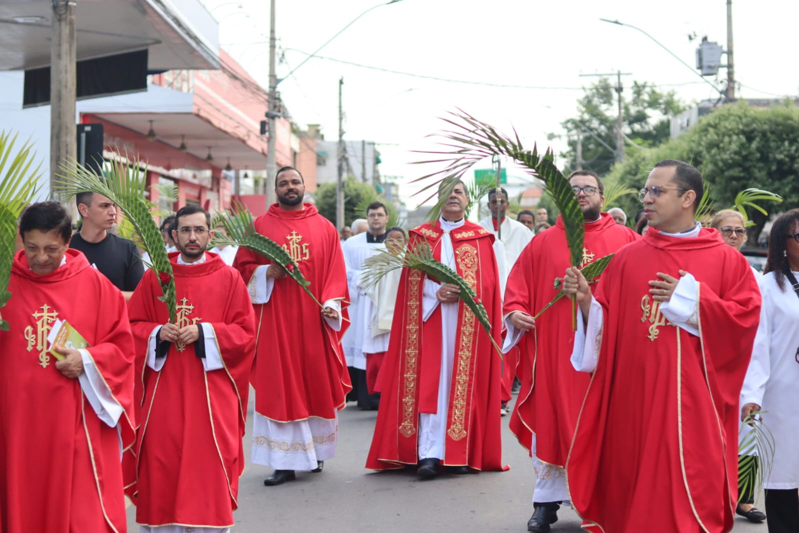 Paróquias da Diocese de Leopoldina iniciam Semana Santa com procissões e bênção dos ramos