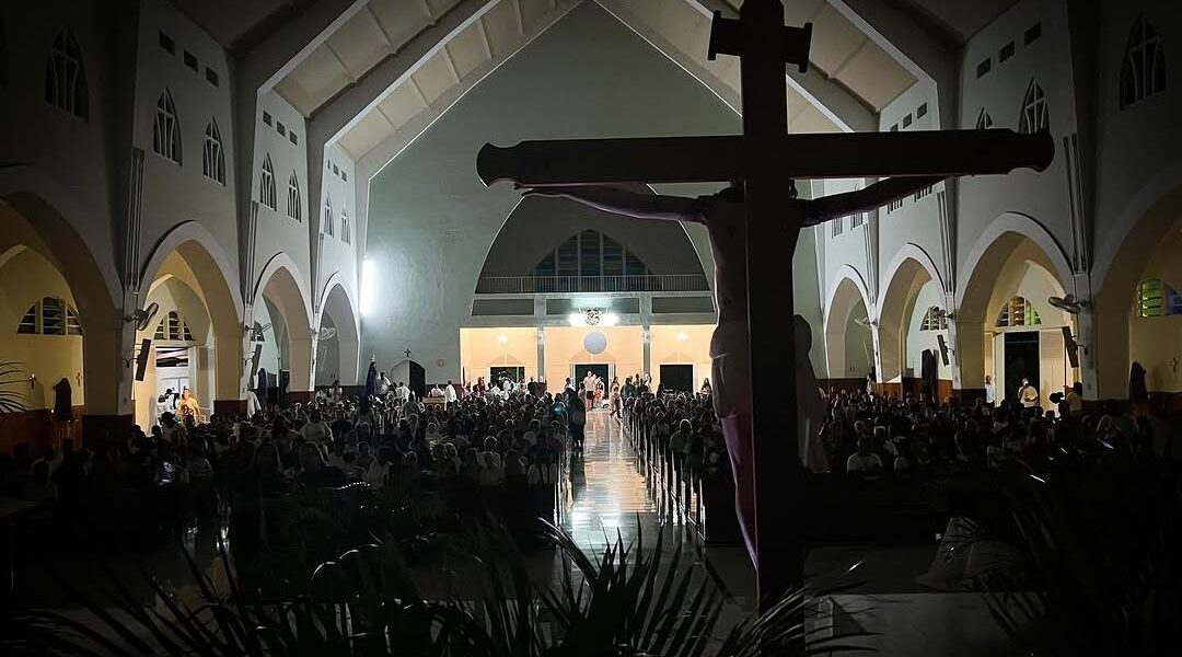 Sexta-feira Santa – Católicos celebram a paixão e a morte de Cristo