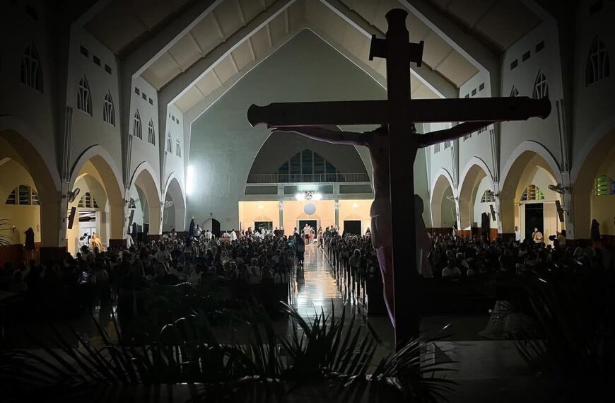 Sexta-feira Santa – Católicos celebram a paixão e a morte de Cristo