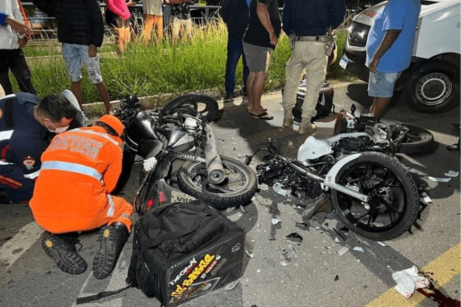 Motociclistas batem de frente no perímetro urbano da BR-356 em Muriaé