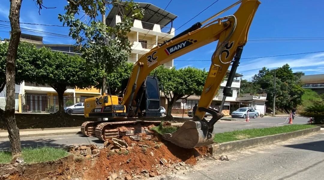 Prefeitura de Leopoldina divulga processo seletivo com três vagas para operador de máquinas