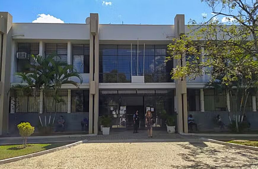 Idosa de 73 anos é presa por ‘stalking’ após perseguir e xingar vizinha em Cataguases