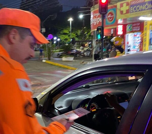 Corpo de Bombeiros faz ação educativa da Campanha Maio Amarelo no Centro de Leopoldina