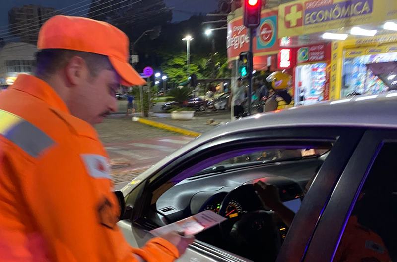 Corpo de Bombeiros faz ação educativa da Campanha Maio Amarelo no Centro de Leopoldina