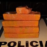 Homem é preso com cinco barras de maconha durante blitz da Polícia Militar Rodoviária em Pirapetinga