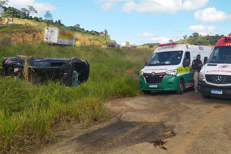 Motorista inabilitado tenta ultrapassagem e causa acidente na BR-116 em Laranjal