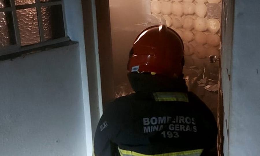 Homem incendeia casa durante desentendimento familiar e acaba preso em Cataguases