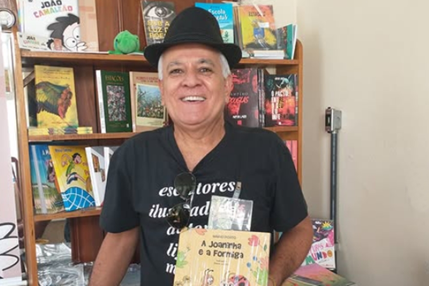 Escritor Mário Porto visita Leopoldina promovendo a leitura e incentivo à cultura