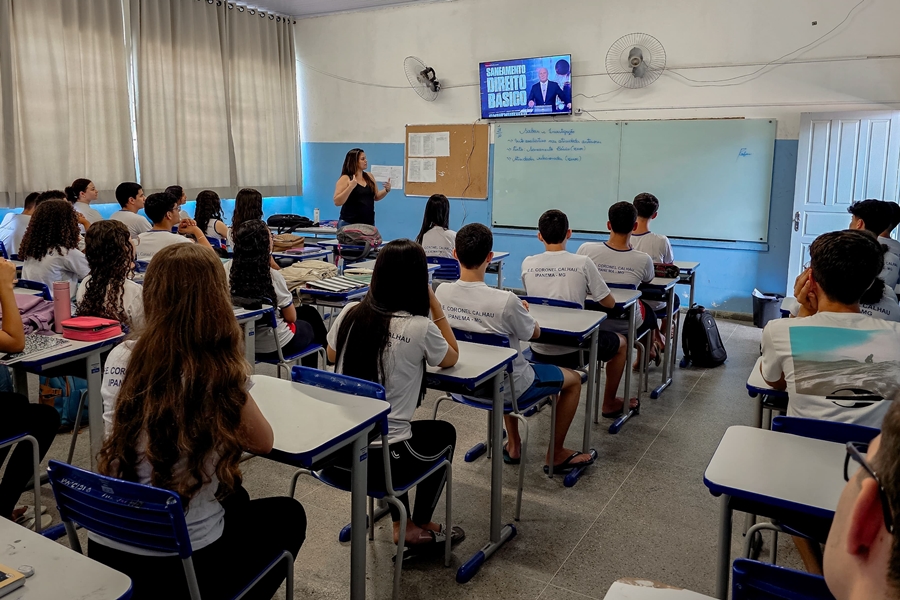 Governo de Minas abre concurso público com quase 14 mil vagas na educação