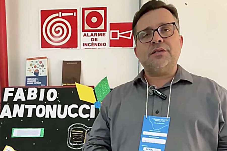 Prefeito de Visconde do Rio Branco é alvo de ação por usar redes sociais da prefeitura para se promover