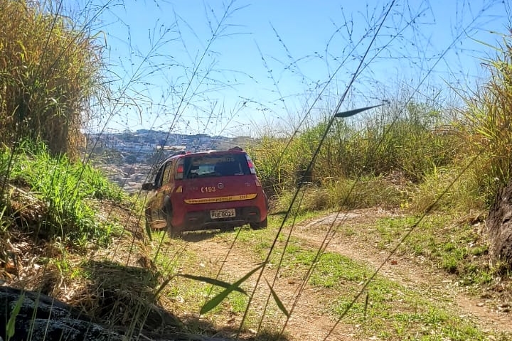 Corpo de Bombeiros encerra buscas por pessoa que pediu socorro nas imediações do Morro do Cruzeiro em Leopoldina