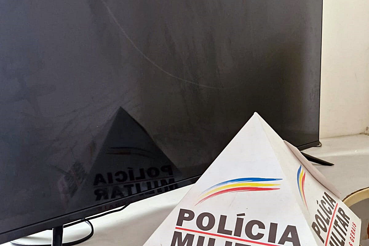 Homem furta televisor de CAPS e acaba preso pela PM em Miraí