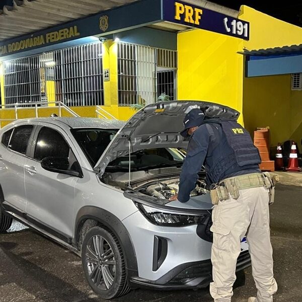 Carro clonado e com registro de furto é apreendido durante fiscalização da PRF em Muriaé