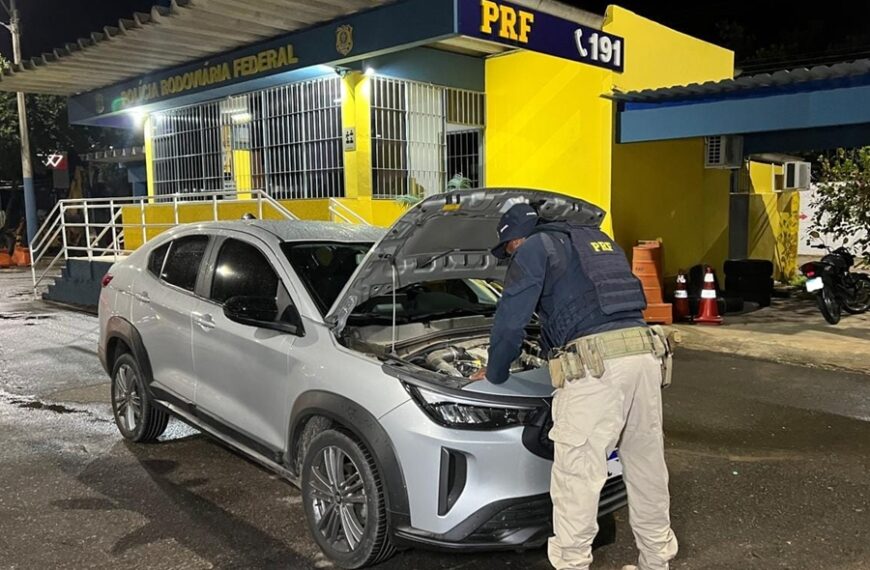 Carro clonado e com registro de furto é apreendido durante fiscalização da PRF em Muriaé