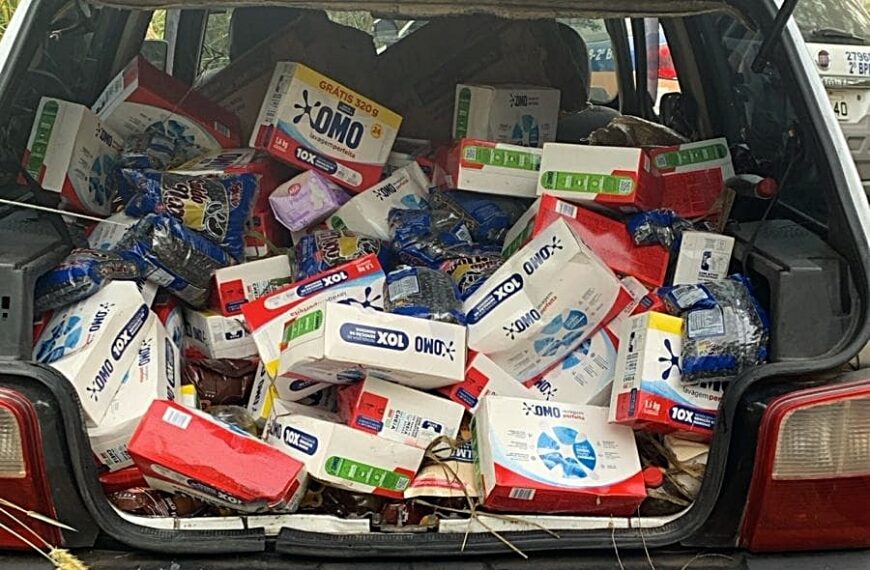 Carro com produtos furtados de caminhão que tombou na BR-267 é apreendido pela Polícia Militar