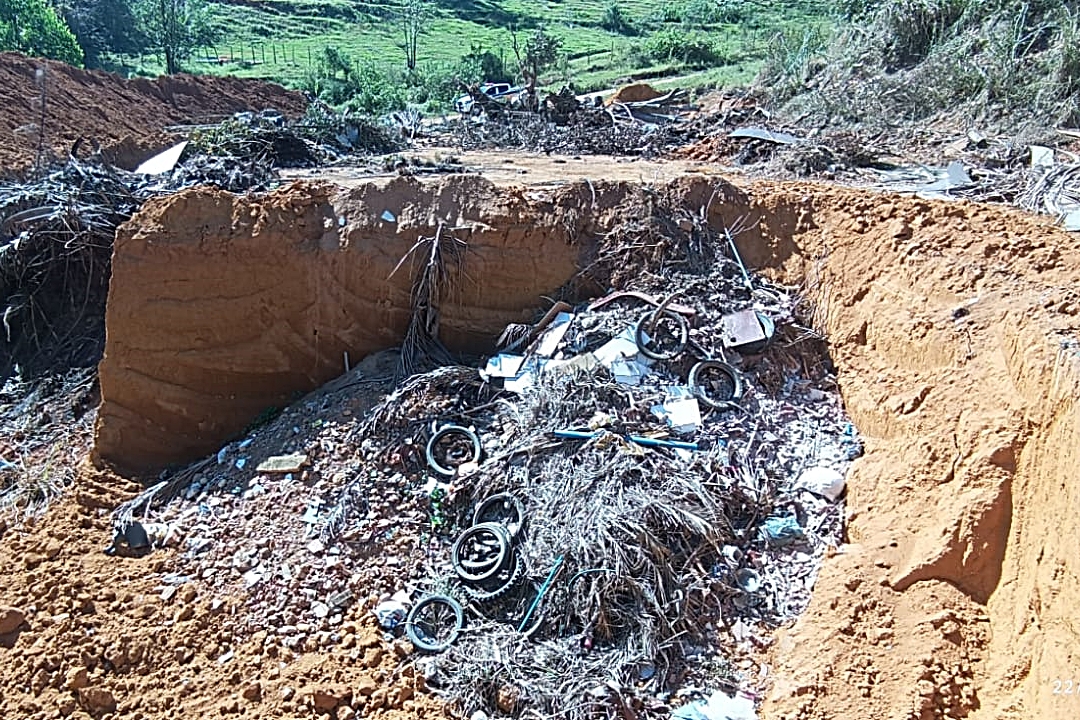 Município de Dona Euzébia é autuado em quase meio milhão por bota-fora irregular e risco de contaminação de rio