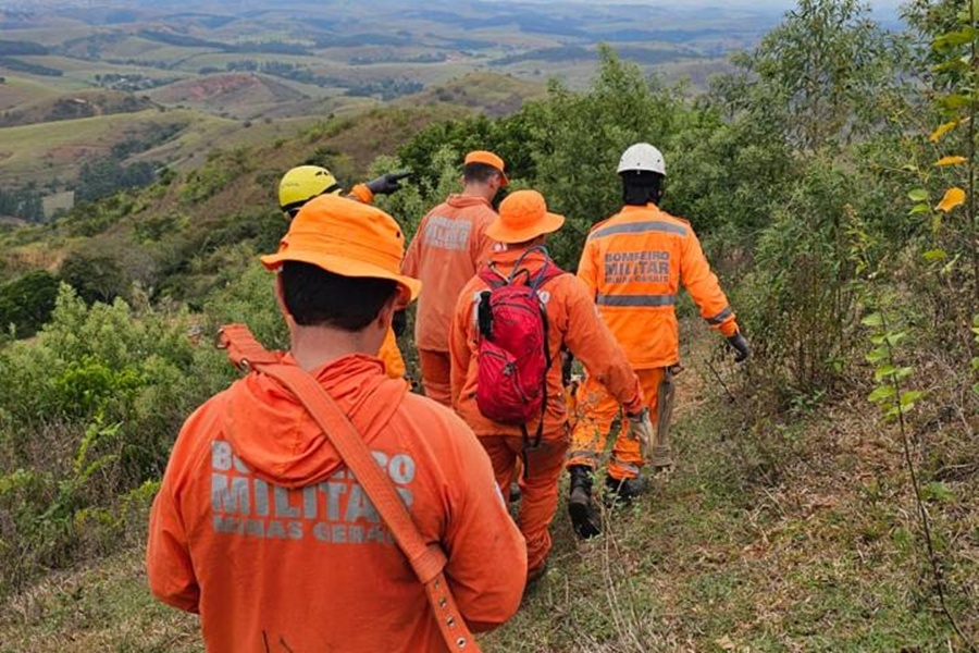 Bombeiros localizam corpo de homem desaparecido após três dias de buscas na zona rural de Ubá