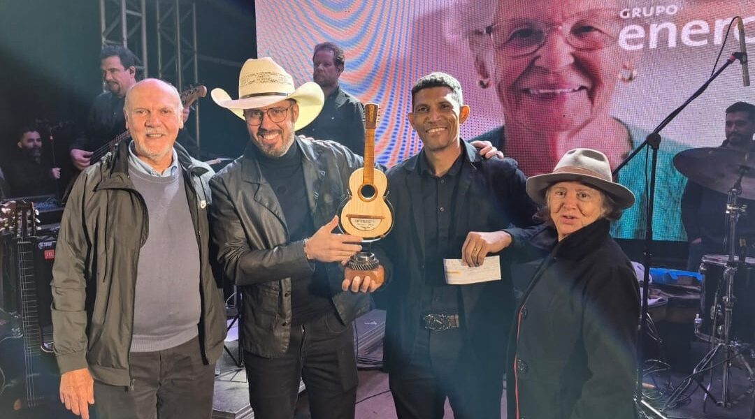 Temporal surpreende, mas público dá show de presença no Festival de Viola de Piacatuba