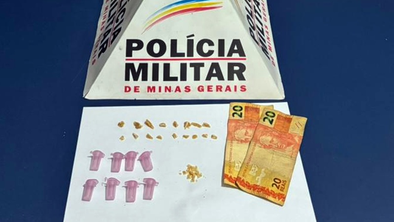 PM prende uma pessoa e apreende pedras de crack no Bandeirantes em Leopoldina