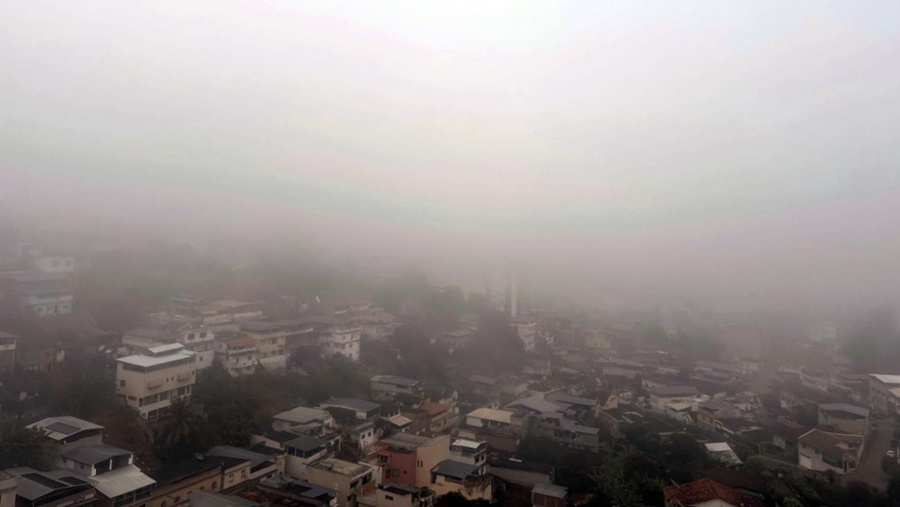 Leopoldina amanhece sob forte neblina neste sábado
