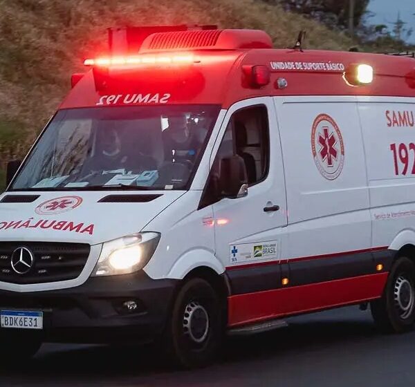 Adolescente de 16 anos que pedia carona é atropelada na BR-267 em Bicas