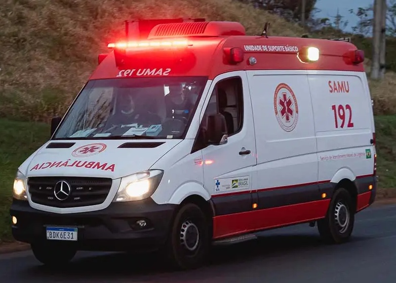 Adolescente de 16 anos que pedia carona é atropelada na BR-267 em Bicas