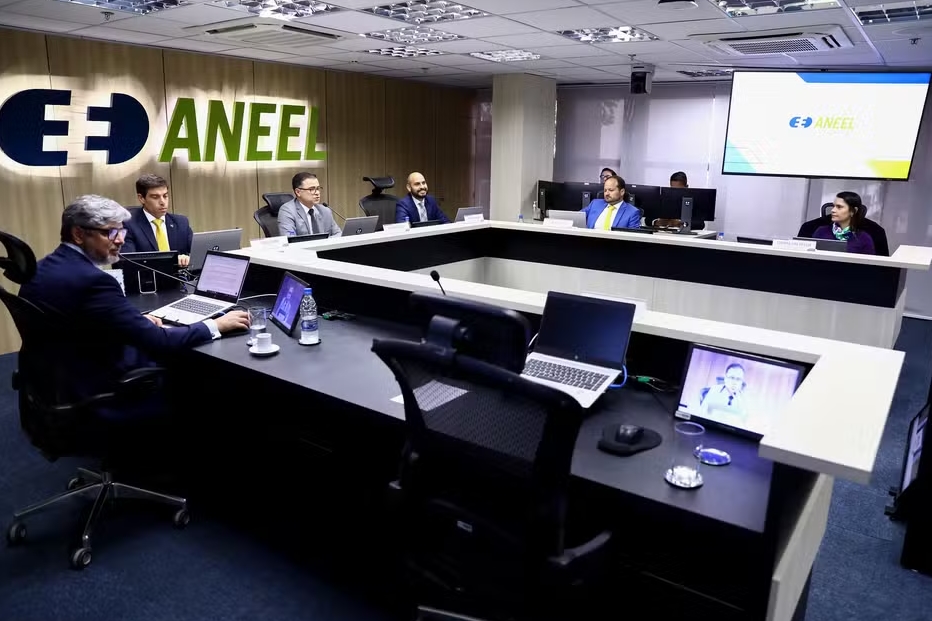 Aneel mantém bandeira vermelha e conta de luz continua mais cara em julho