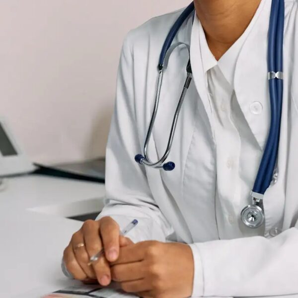 Prefeitura de Leopoldina divulga processo seletivo para contratar médicos e farmacêutico