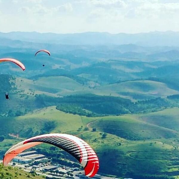 Leopoldina recebe pilotos de vários estados para o Campeonato Mineiro de Parapente