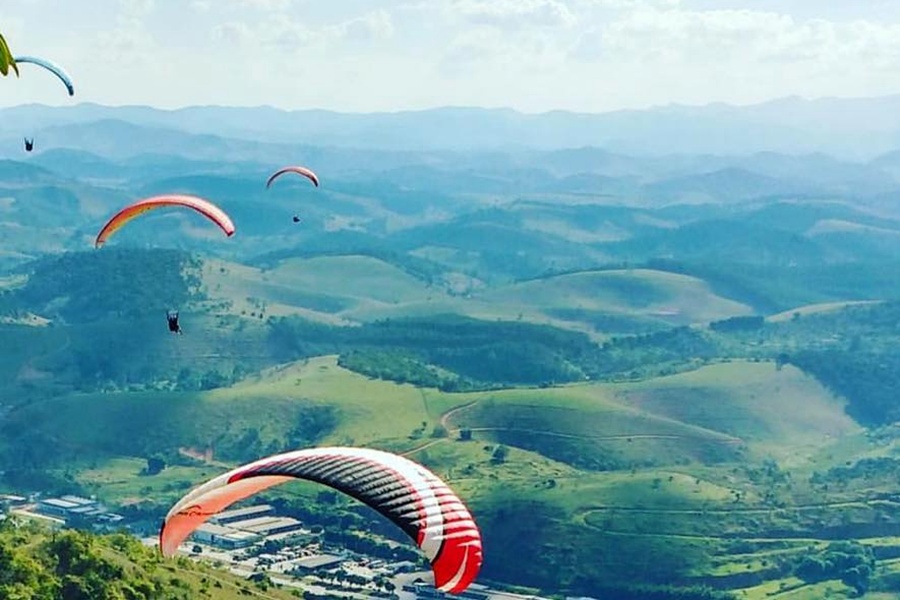 Leopoldina recebe pilotos de vários estados para o Campeonato Mineiro de Parapente