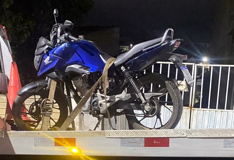 Moto furtada e clonada é recuperada pela PM no São Cristóvão em Leopoldina