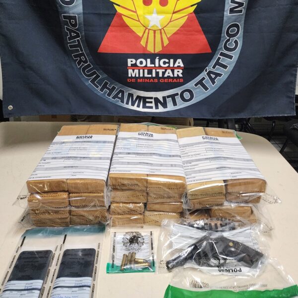 PM apreende 23 barras de maconha após troca de tiros com criminosos em Rio Pomba