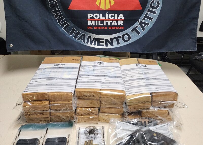 PM apreende 23 barras de maconha após troca de tiros com criminosos em Rio Pomba