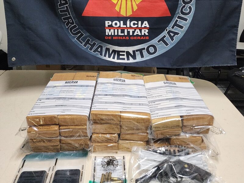 PM apreende 23 barras de maconha após troca de tiros com criminosos em Rio Pomba