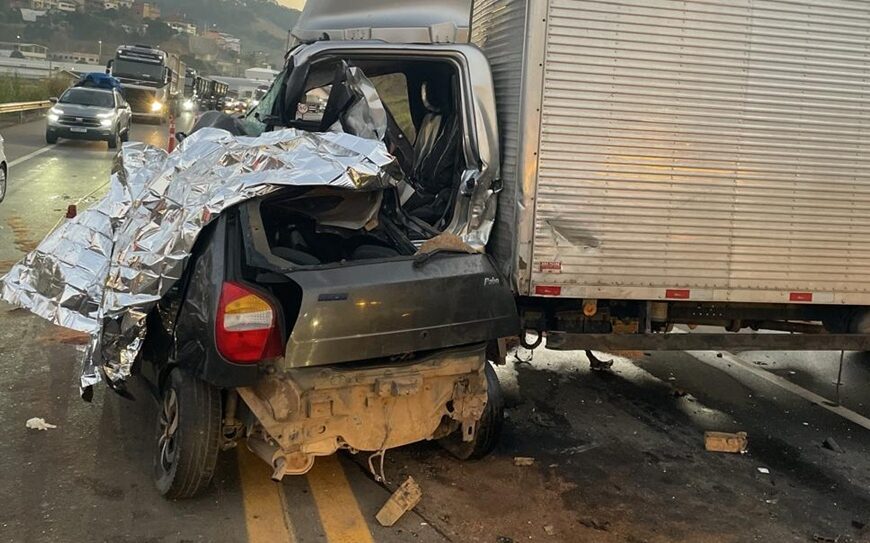 Casal morre e caminhoneiro fica gravemente ferido após colisão na BR-116 em Laranjal