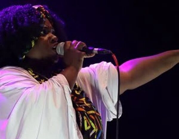 Janaína Gentil é semifinalista do Festival Nacional da Canção com música ‘Mulher que Reza’