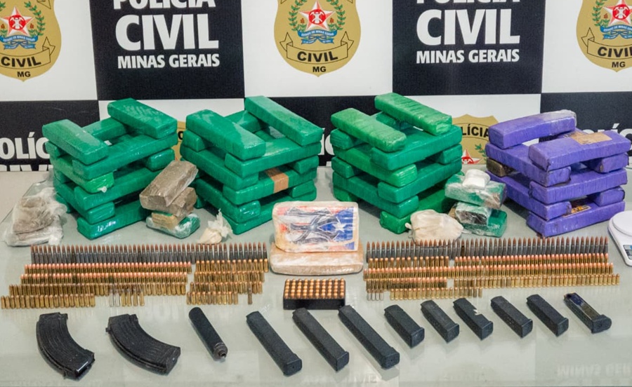 Polícia Civil apreende grande quantidade de drogas e mais de 500 munições em ação contra o crime organizado em Ubá