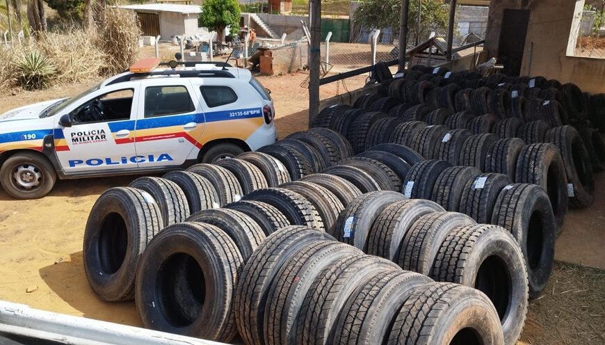 Três homens são presos após saque de carga em carreta tombada na BR-116 em Leopoldina