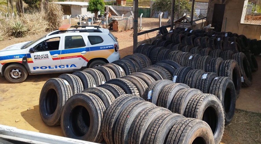 Três homens são presos após saque de carga em carreta tombada na BR-116 em Leopoldina