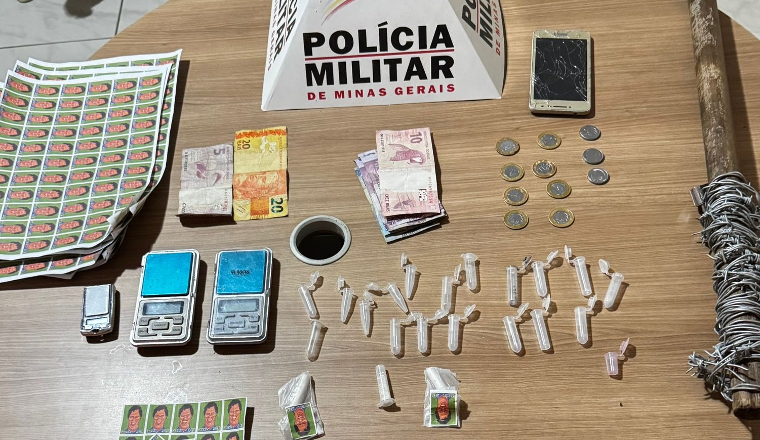 Denúncia de maus-tratos a animais termina com um preso e droga apreendida pela PM em Recreio