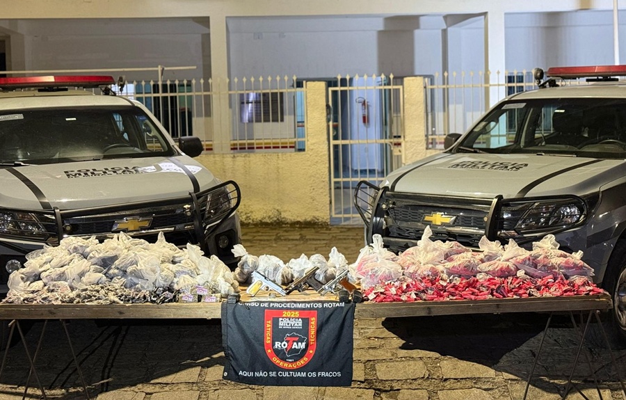 Dois são presos e dois morrem em confronto com a PM durante operação contra o tráfico de drogas em Além Paraíba