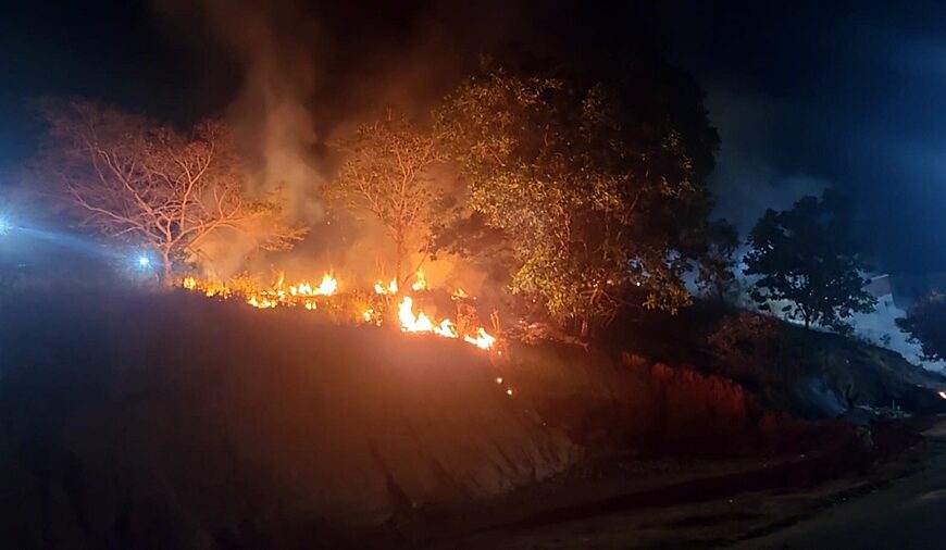 Incêndios em vegetação no Bela Vista e BR-267 mobilizam Corpo de Bombeiros de Leopoldina