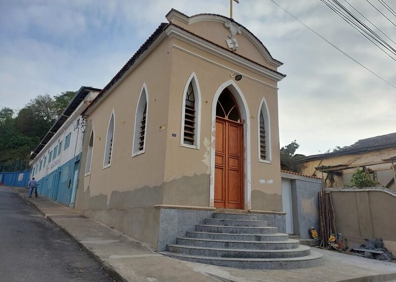 Capela em reforma é invadida e cerca de 300 metros de fio são furtados em Leopoldina