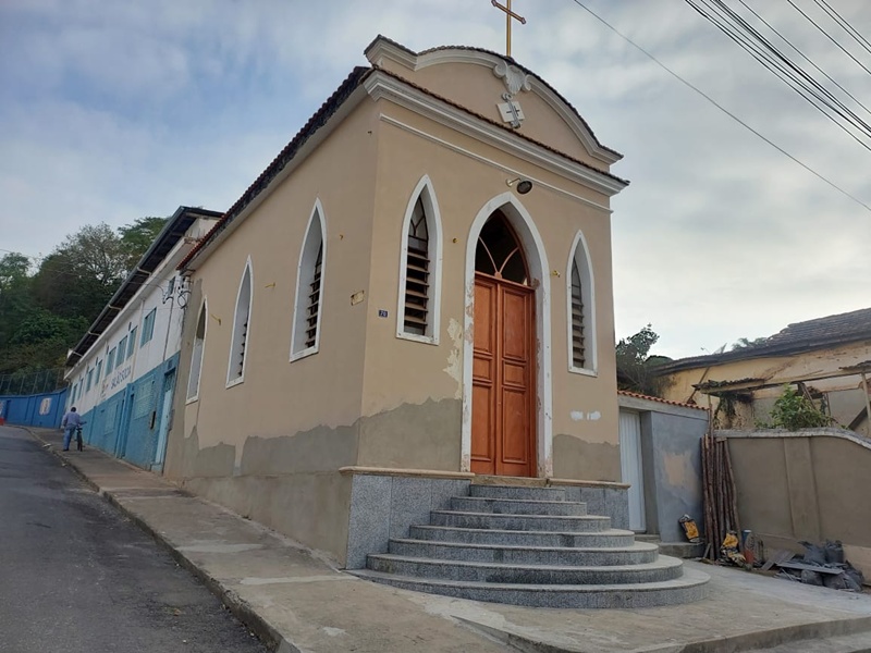 Capela em reforma é invadida e cerca de 300 metros de fio são furtados em Leopoldina