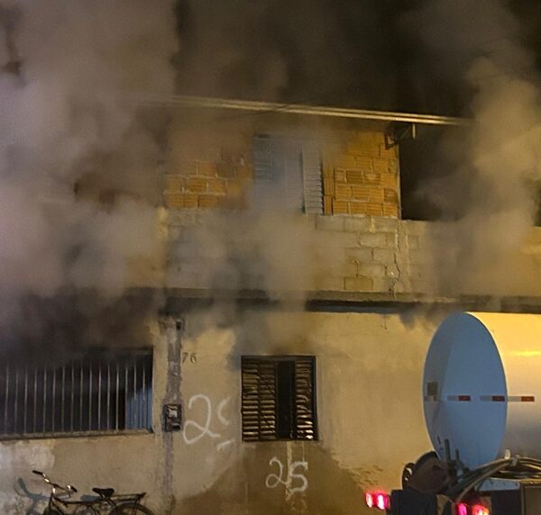 Mulher é presa após atear fogo na casa do namorado em Itamarati de Minas