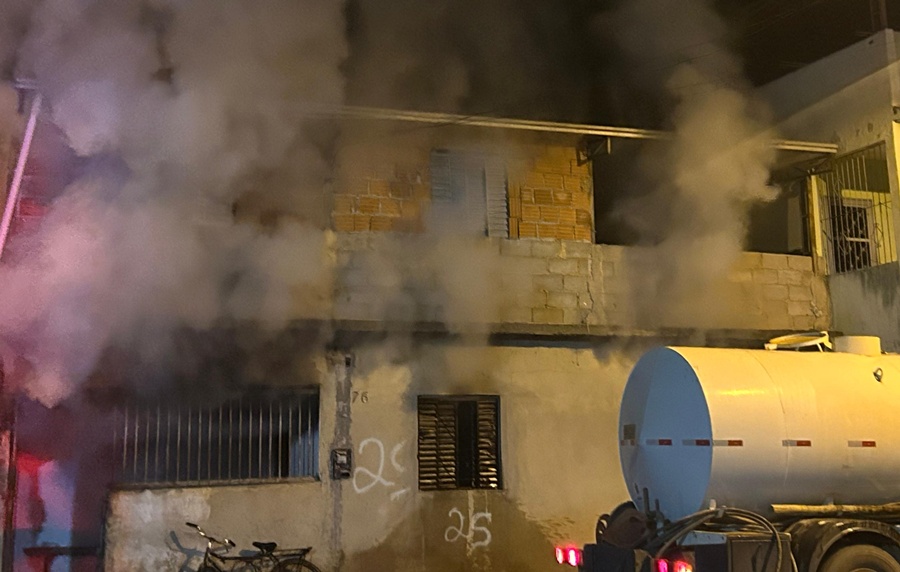 Mulher é presa após atear fogo na casa do namorado em Itamarati de Minas