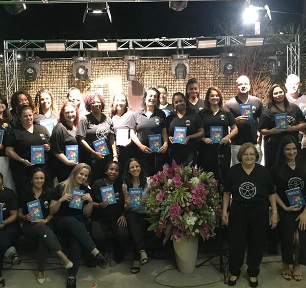 Lançamento do livro ‘Relatos de Vidas Especiais’ promovido pela APAE Leopoldina reúne grande público