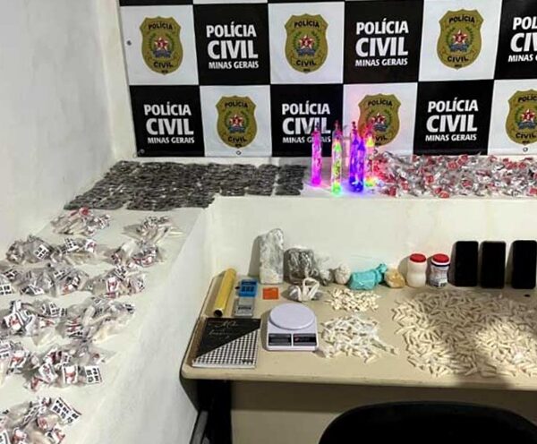 Polícia Civil prende mulher ao receber encomenda de drogas pelos Correios em Além Paraíba