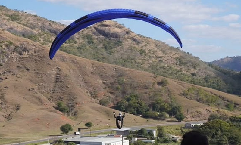 Campeonato de parapente atrai turistas e movimenta Leopoldina neste fim de semana