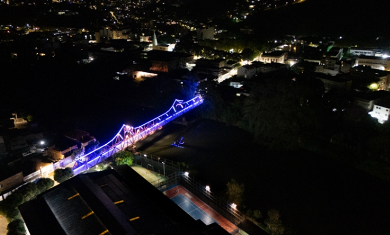 Festival Força, Luz e Arte tem início com a iluminação artística da Ponte Metálica em Cataguases